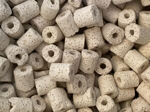 卸販売15kg ろ材　濾過材　自社製軽量化セラミックリングろ材送料込み淡水魚　海水魚　水草　メダカ　金魚　アロワナ　ダトニオ　水質浄化</a></h3>
                        