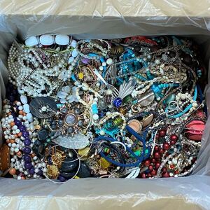 大量　まとめ売り　ジャンク　未選別　アクセサリー色々?　約12.2?　ネックレス　イヤリング　ブレスレット　その他</a></h3>
                        