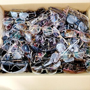 ? ★おまとめ品★ メガネ サングラス 350点越え まとめ売り まとめて 大量 眼鏡 めがね Charmant RODENSTOCK Nikon HOYA FOSSIL 等 NK </a></h3>
                        
                        
