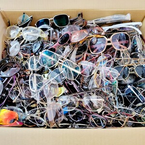 ?★おまとめ品★ メガネ サングラス 330点越え まとめ売り 大量 眼鏡 HOYA Charmant Nikon RODENSTOCK Christian Dior GIVENCHY KENZO NK</a></h3>
                        
                        