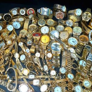 ゴールドカラー 腕時計 100点 大量 まとめ売り ジャンク扱い 金色 ステンレス 金属系 GUESS Timex Armitron BENRUS PULSAR 他 Watch A106</a></h3>
                        
                        